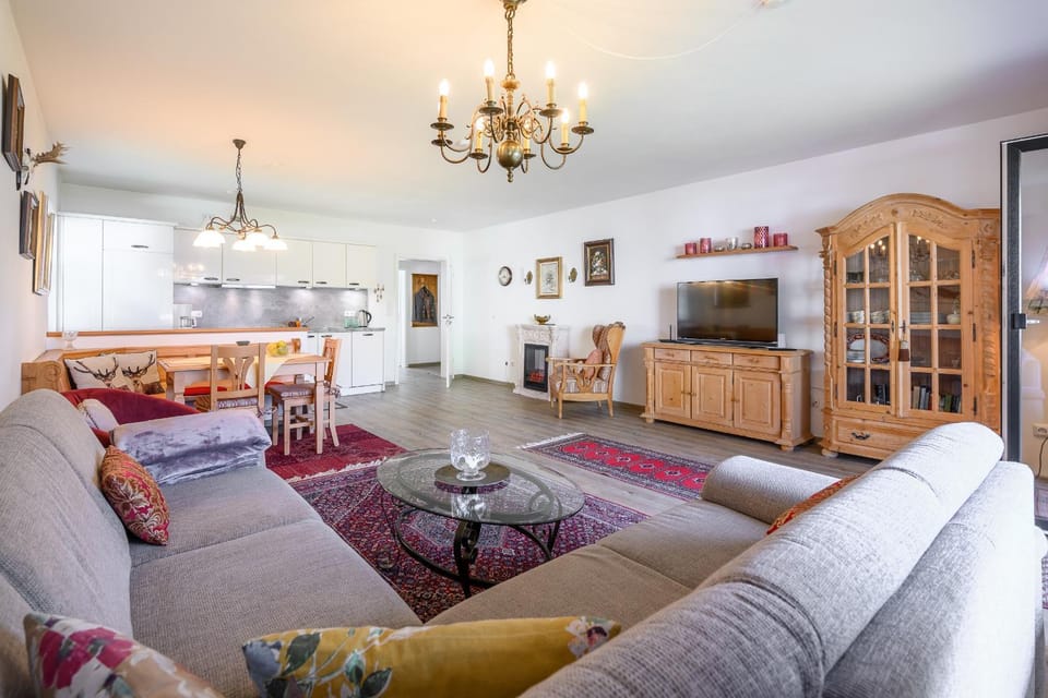 Kitchen or kitchenette, Living room, Seating area, Dining area