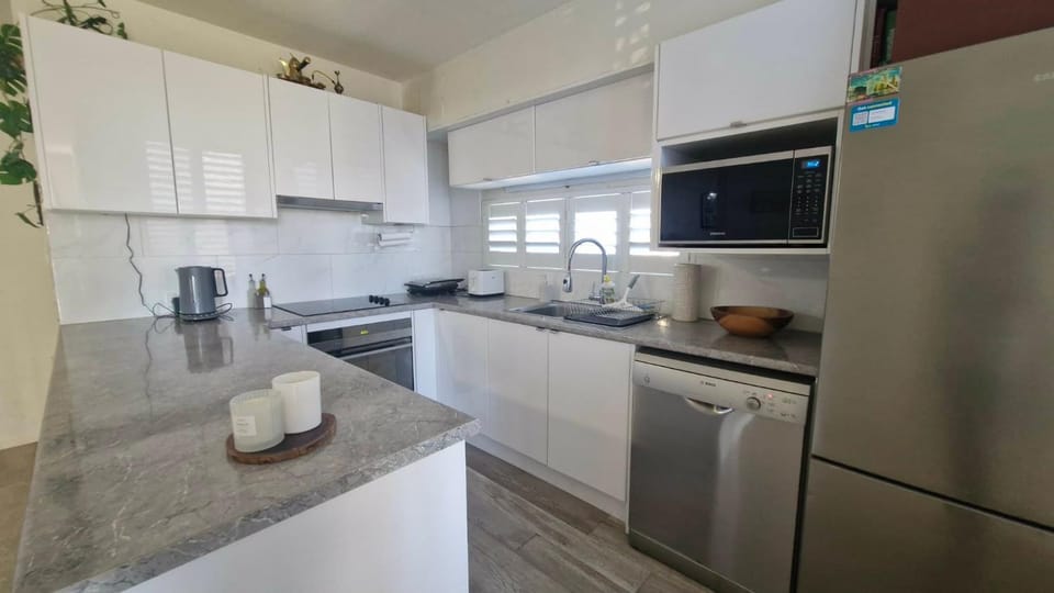 Flynns Beach Paradise - Ocean Terrace Apartment in Port Macquarie