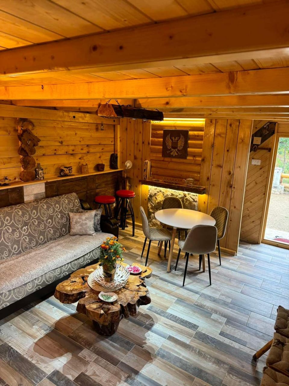 Cottage Under the Tresnjevik House in Montenegro