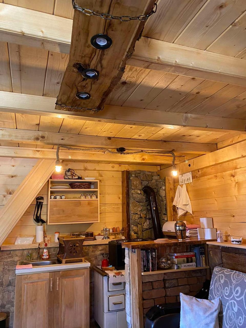 Cottage Under the Tresnjevik House in Montenegro