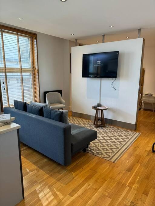 Sleep 5 in Mayfair St James Soho Cov7 Apartment in City of Westminster