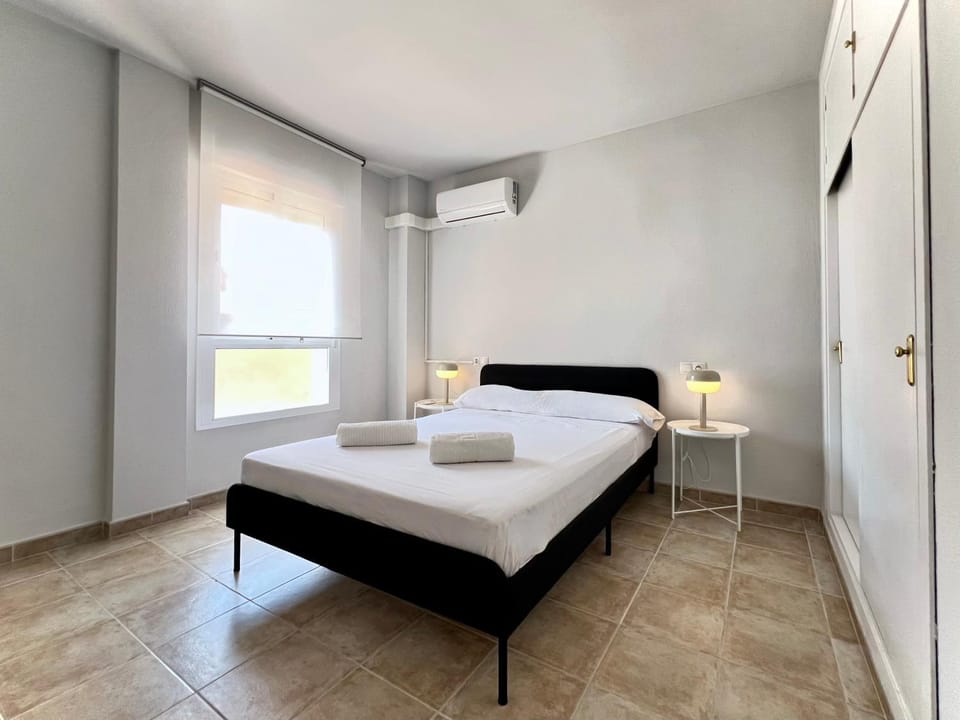 Bed, Photo of the whole room, Bedroom, air conditioner