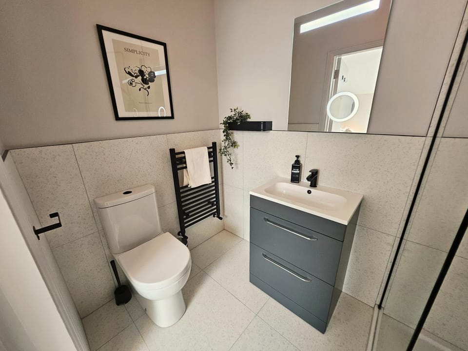Shower, Toilet, Bathroom