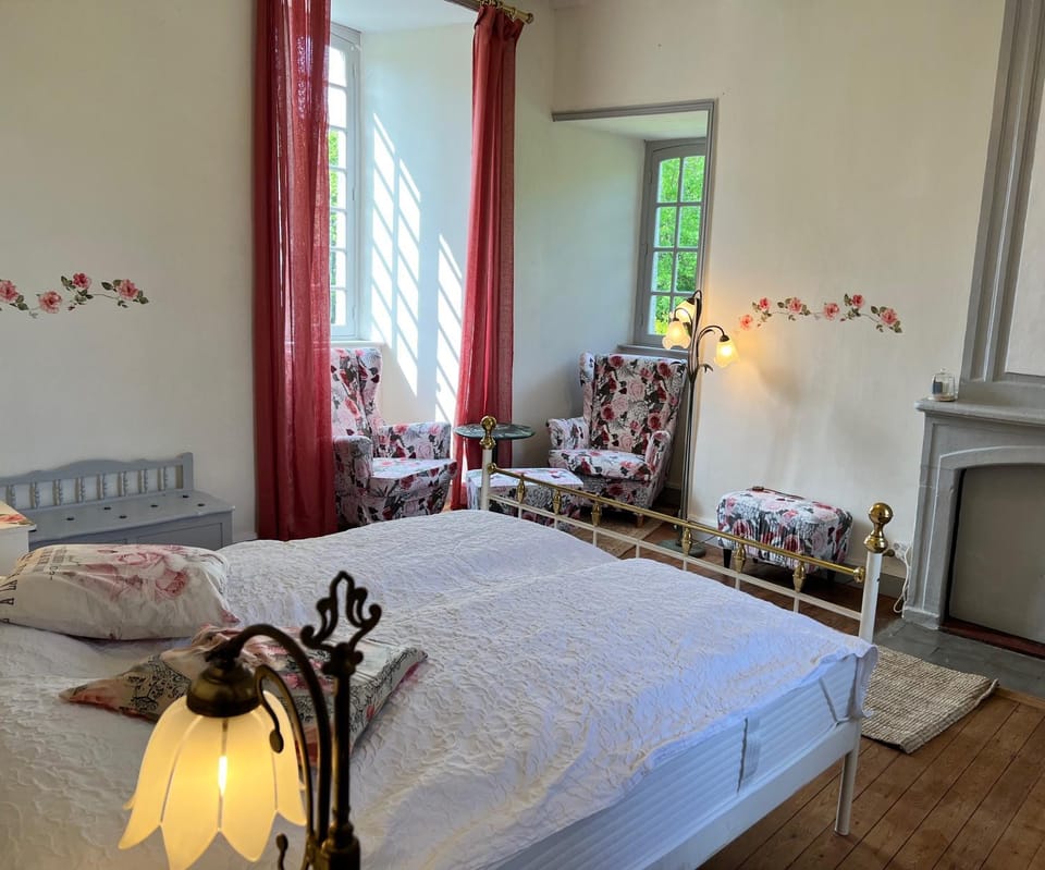 Bed, Photo of the whole room, Bedroom