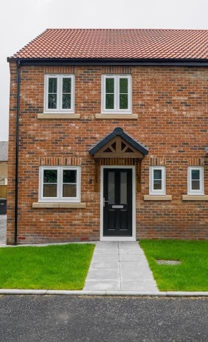 Professionals, Families, Short Stays - Modern Home Apartment in Durham