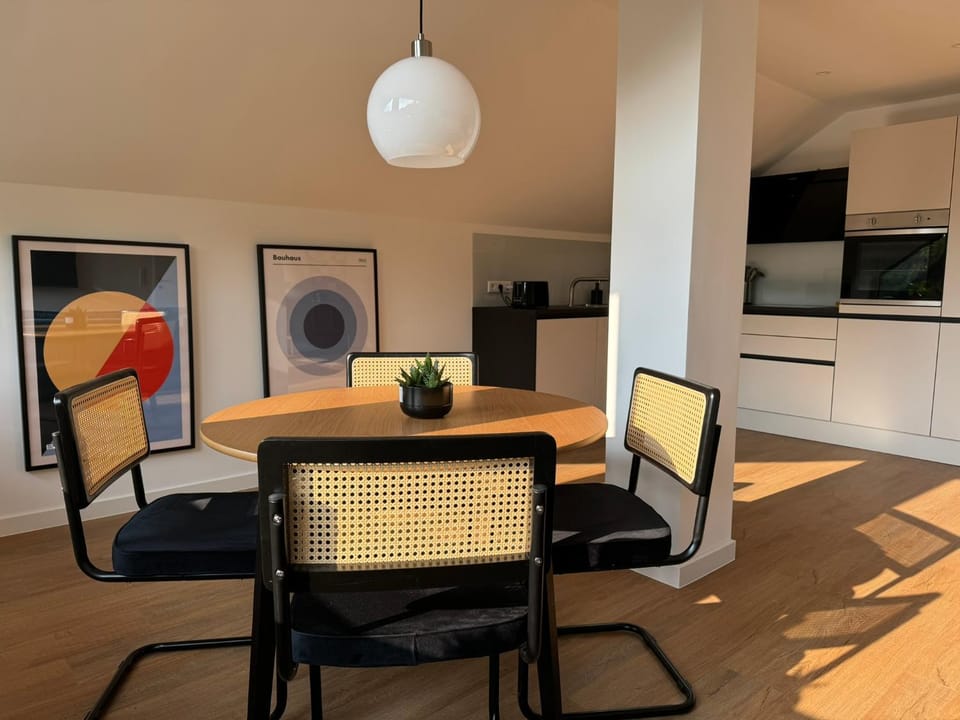 Kitchen or kitchenette, Seating area, Dining area, stove