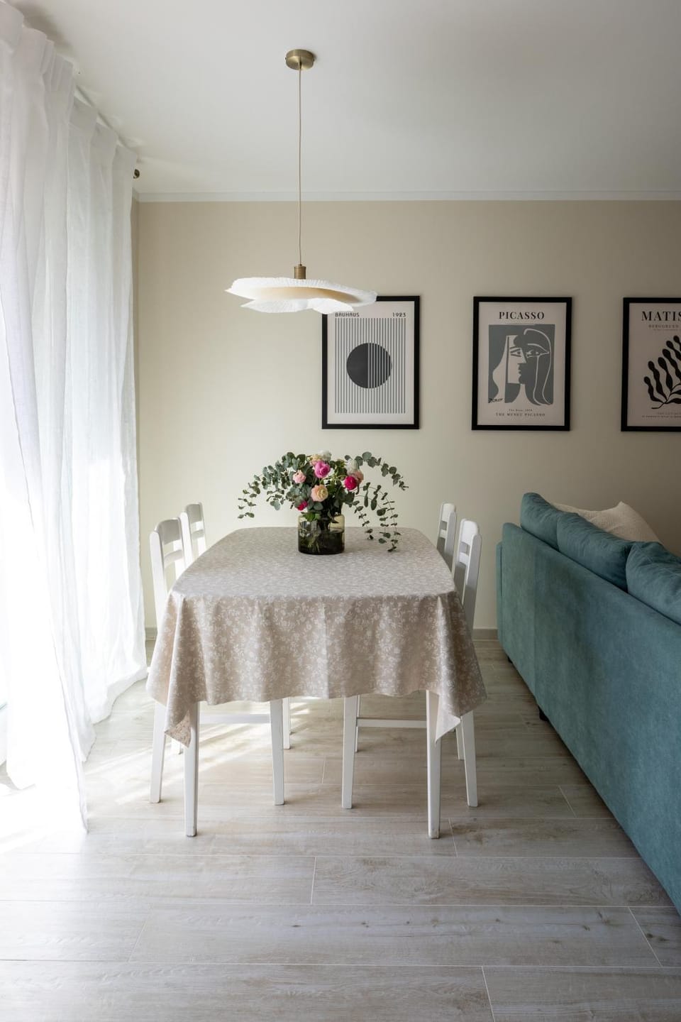Living room, Seating area, Dining area
