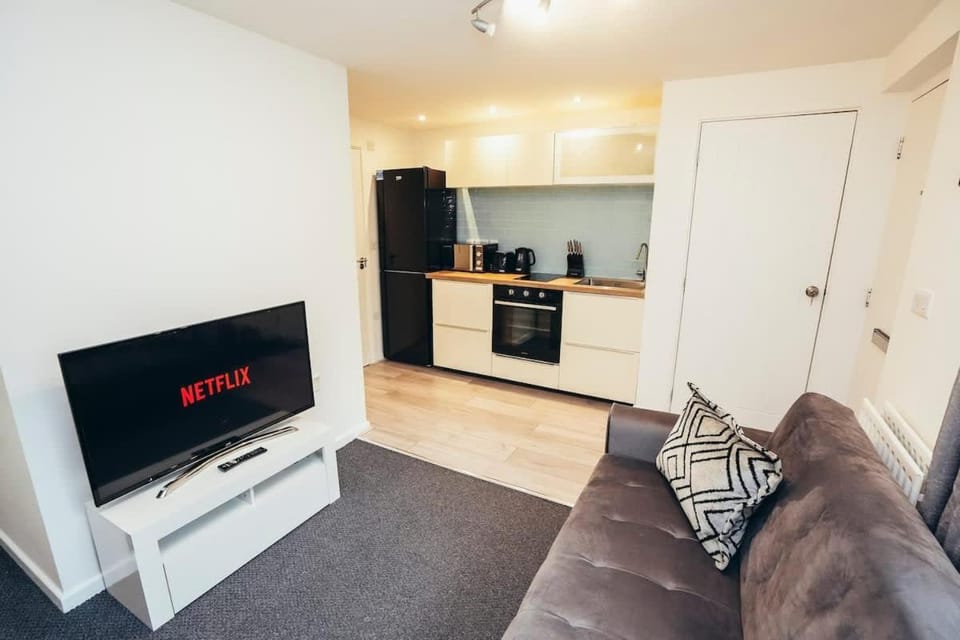 TV and multimedia, Coffee/tea facilities, Kitchen or kitchenette, Living room, Seating area, Dining area, Evening entertainment, oven, stove