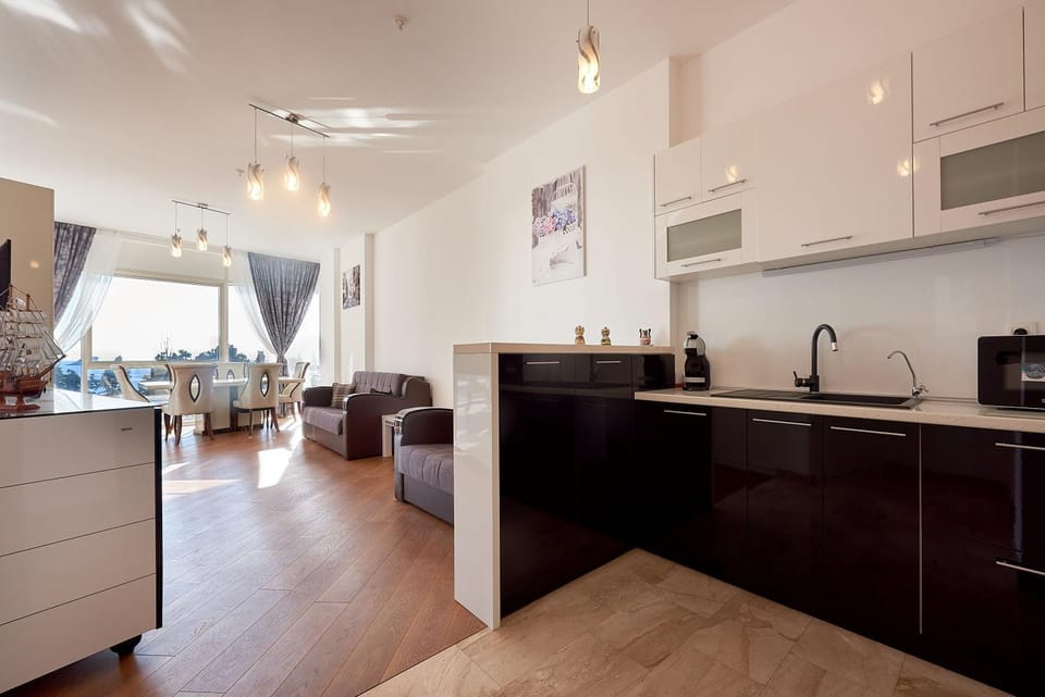 Relax on the first line in Budva Apartment in Budva