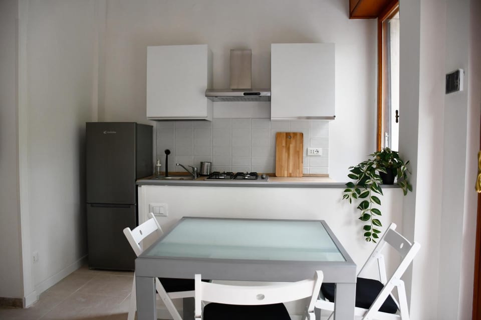 Kitchen or kitchenette, Dining area, oven, stove