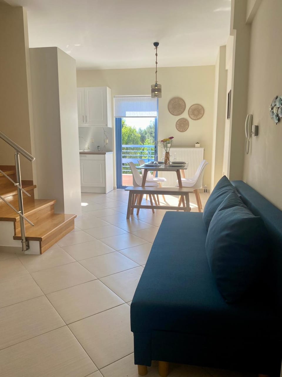 Seating area, Dining area