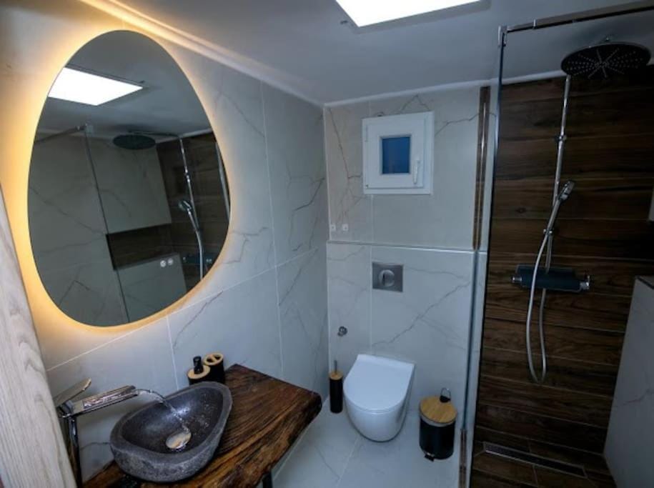 Shower, Toilet, Bathroom