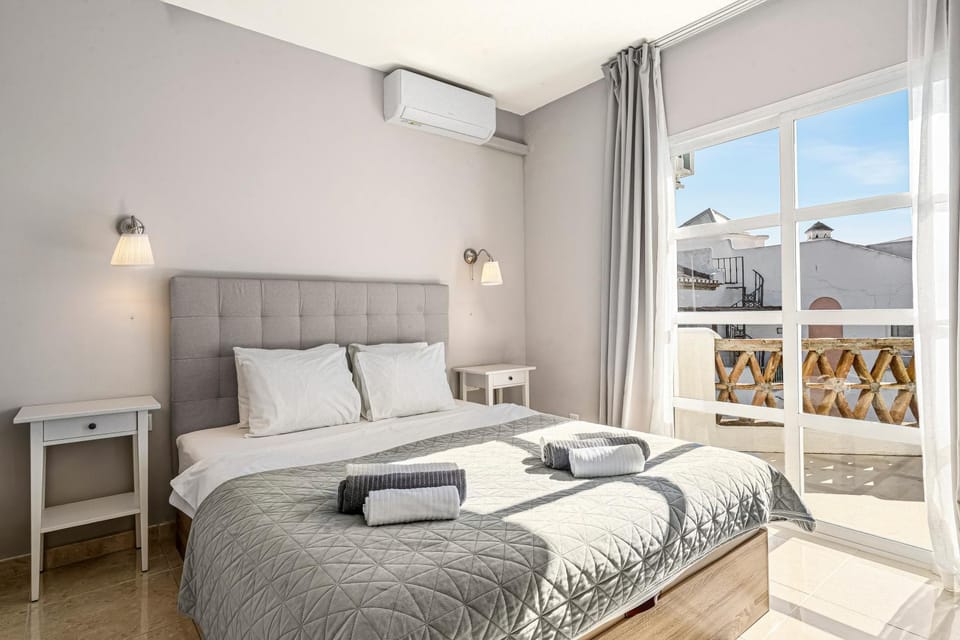 Bed, Balcony/Terrace, Bedroom, towels, air conditioner