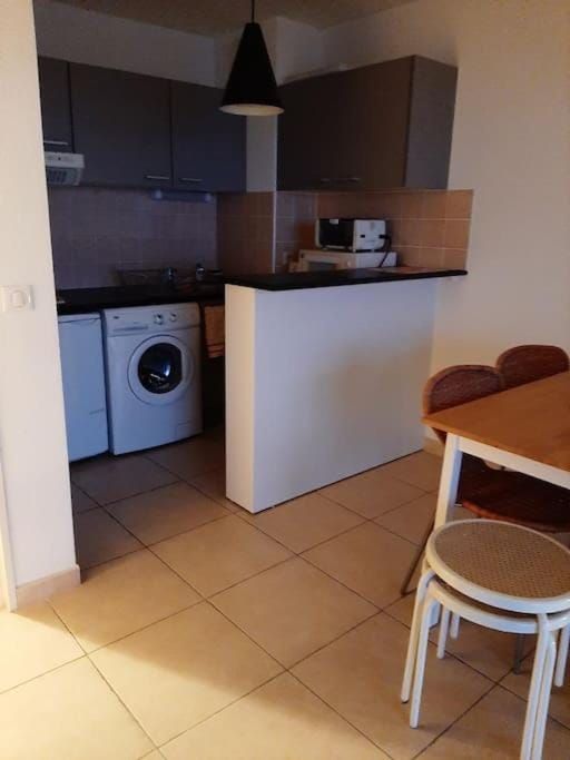Kitchen or kitchenette, washing machine
