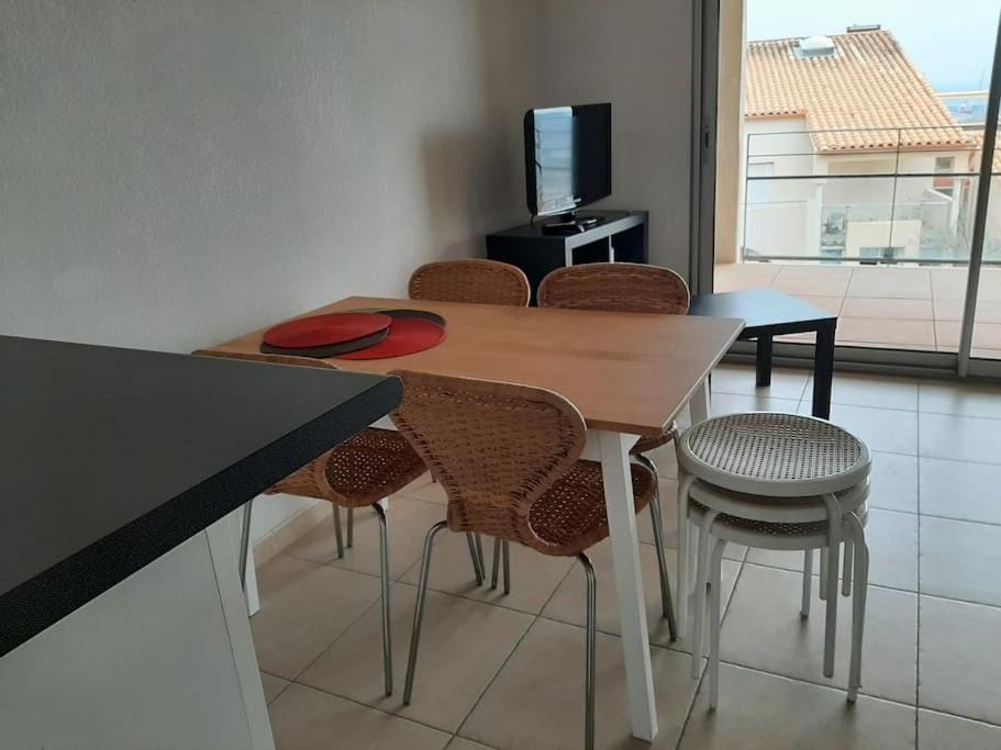 Communal lounge/ TV room, TV and multimedia, Dining area