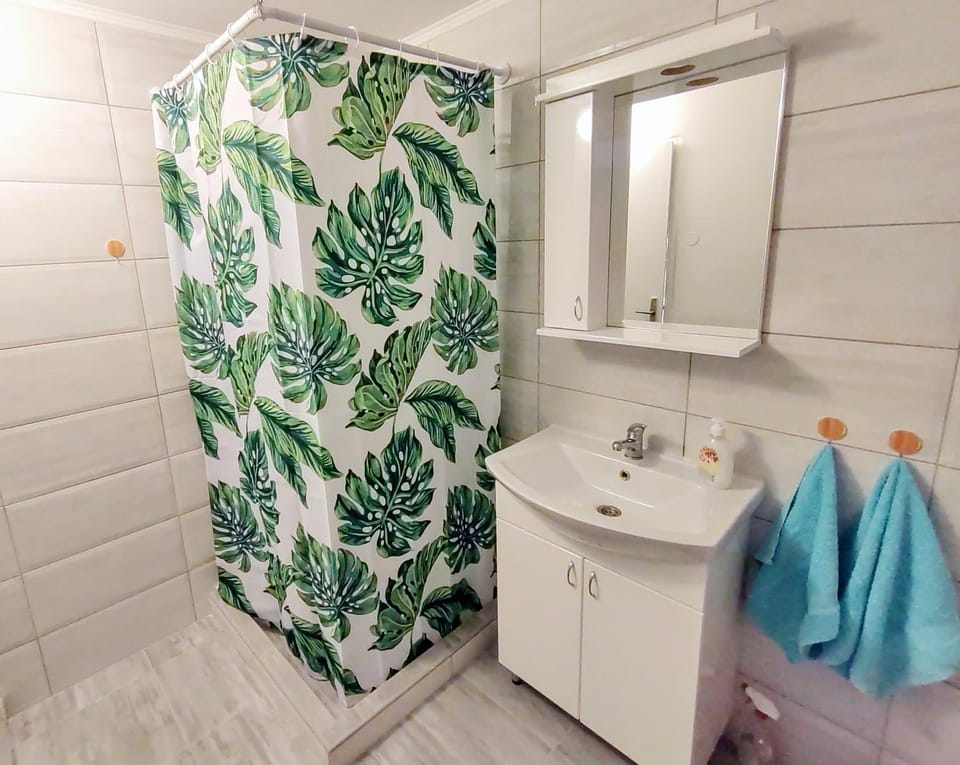 Shower, Bathroom, towels