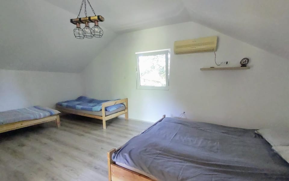Bed, Photo of the whole room, Bedroom, air conditioner