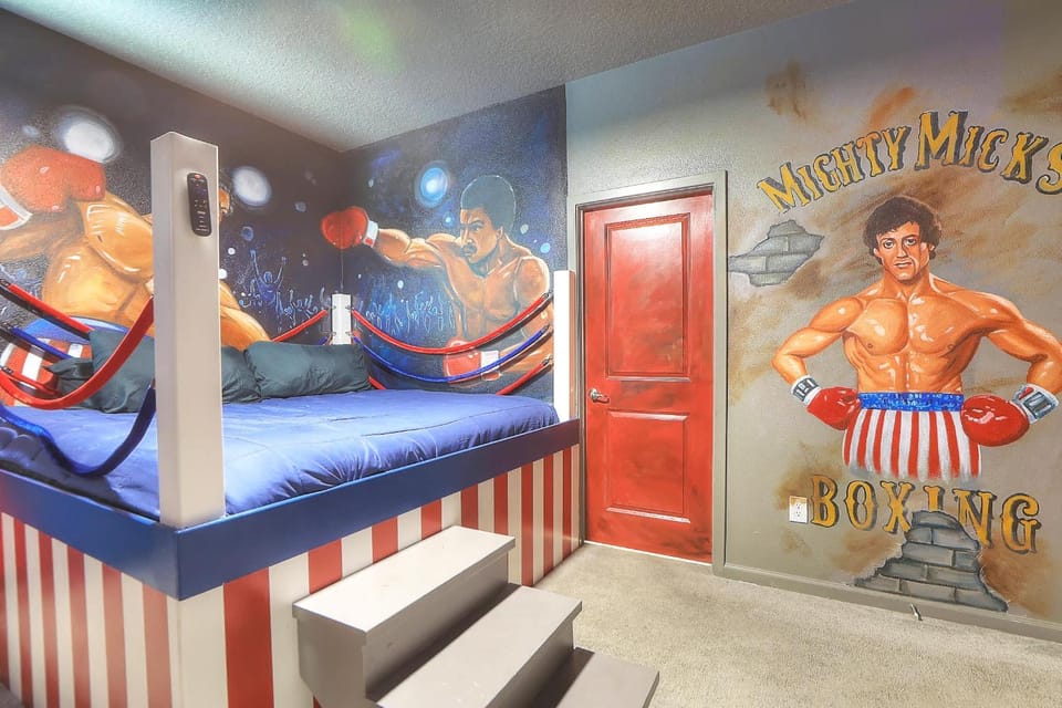 Breathtaking Lakeside Villa 15B Movie Theme Pool-Spa House in Kissimmee