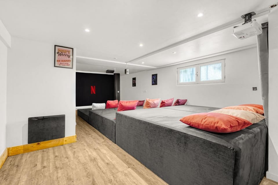 Bed, TV and multimedia
