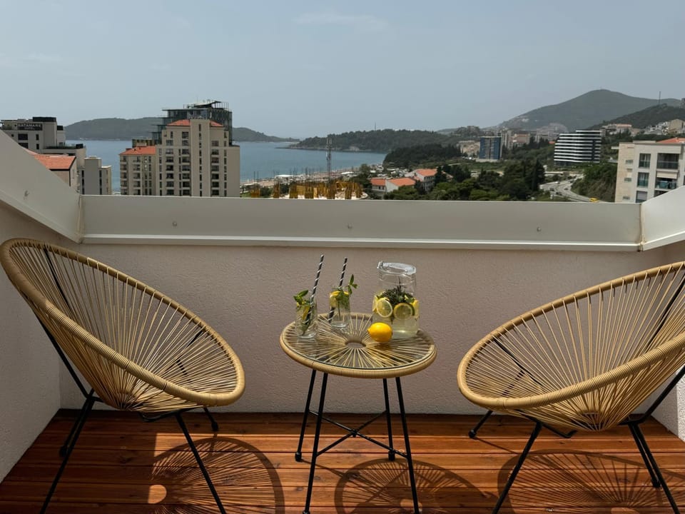Natural landscape, View (from property/room), Balcony/Terrace, Sea view, Drinks