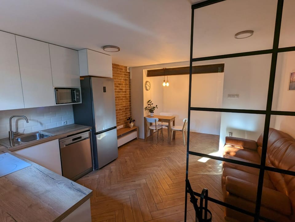 Kitchen or kitchenette, Living room, Photo of the whole room, Seating area, Dining area, Bedroom, oven, stove