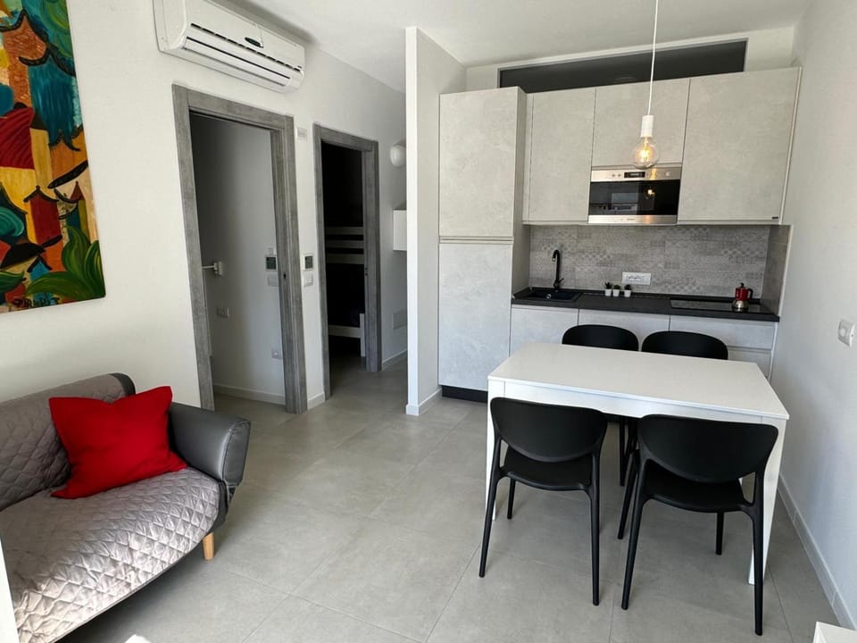 Kitchen or kitchenette, Seating area, Dining area