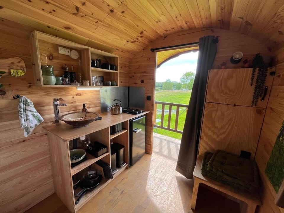 View (from property/room), Balcony/Terrace, Kitchen or kitchenette, Dining area