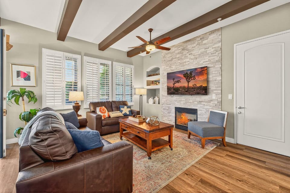 LV370 Vibrant Downstairs 3BR Legacy Villa Lock-Off Apartment in Indian Wells