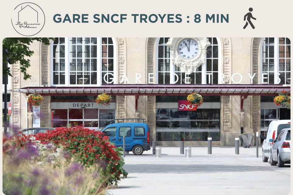 Nearby landmark, Text overlay, Location