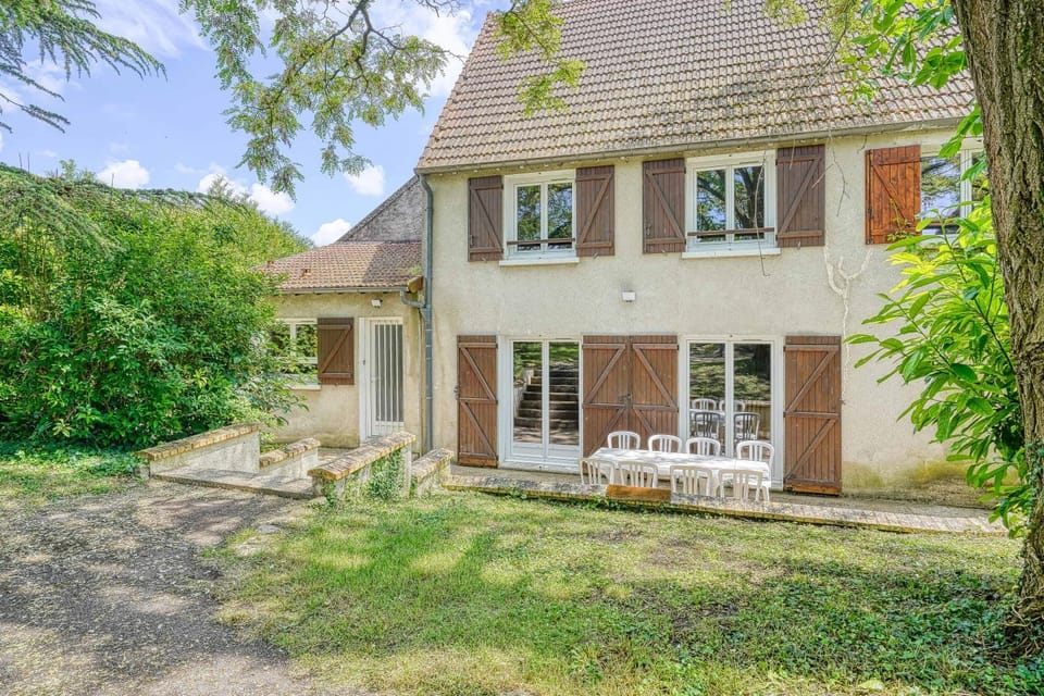 Property building, Patio, Spring, Day, Garden, Garden view