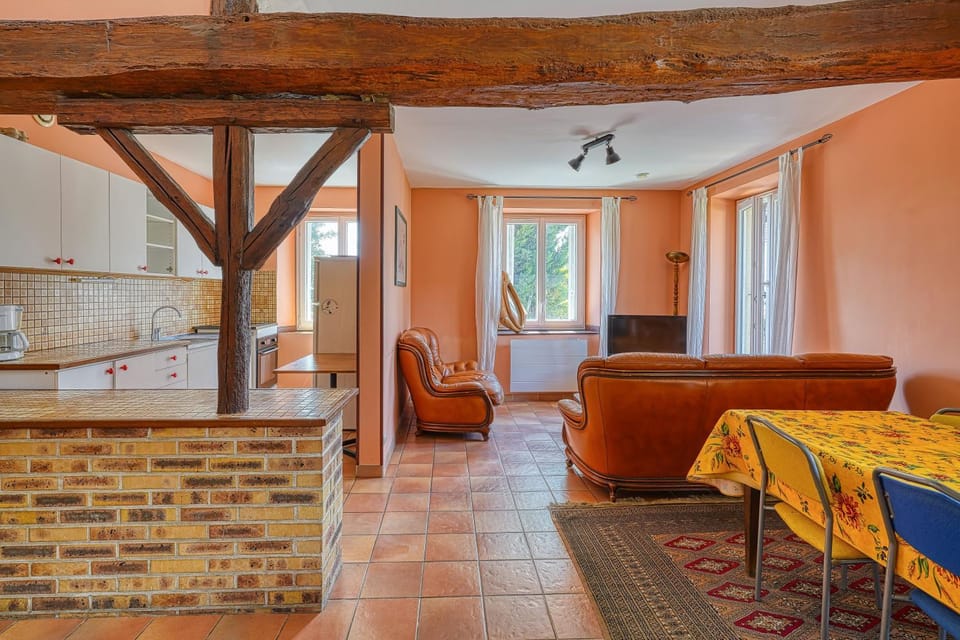 Kitchen or kitchenette, Living room, Seating area, Dining area