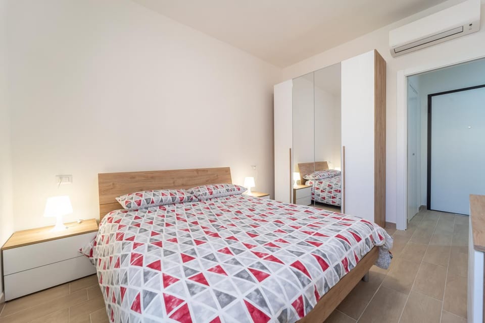 Bed, Photo of the whole room, Bedroom, wardrobe