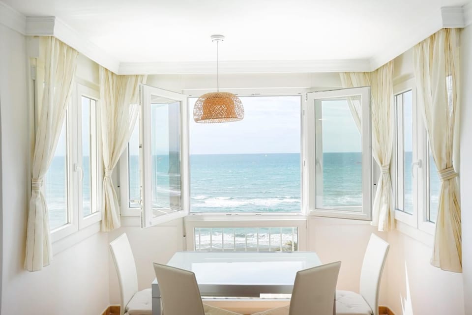 Living room, Sea view