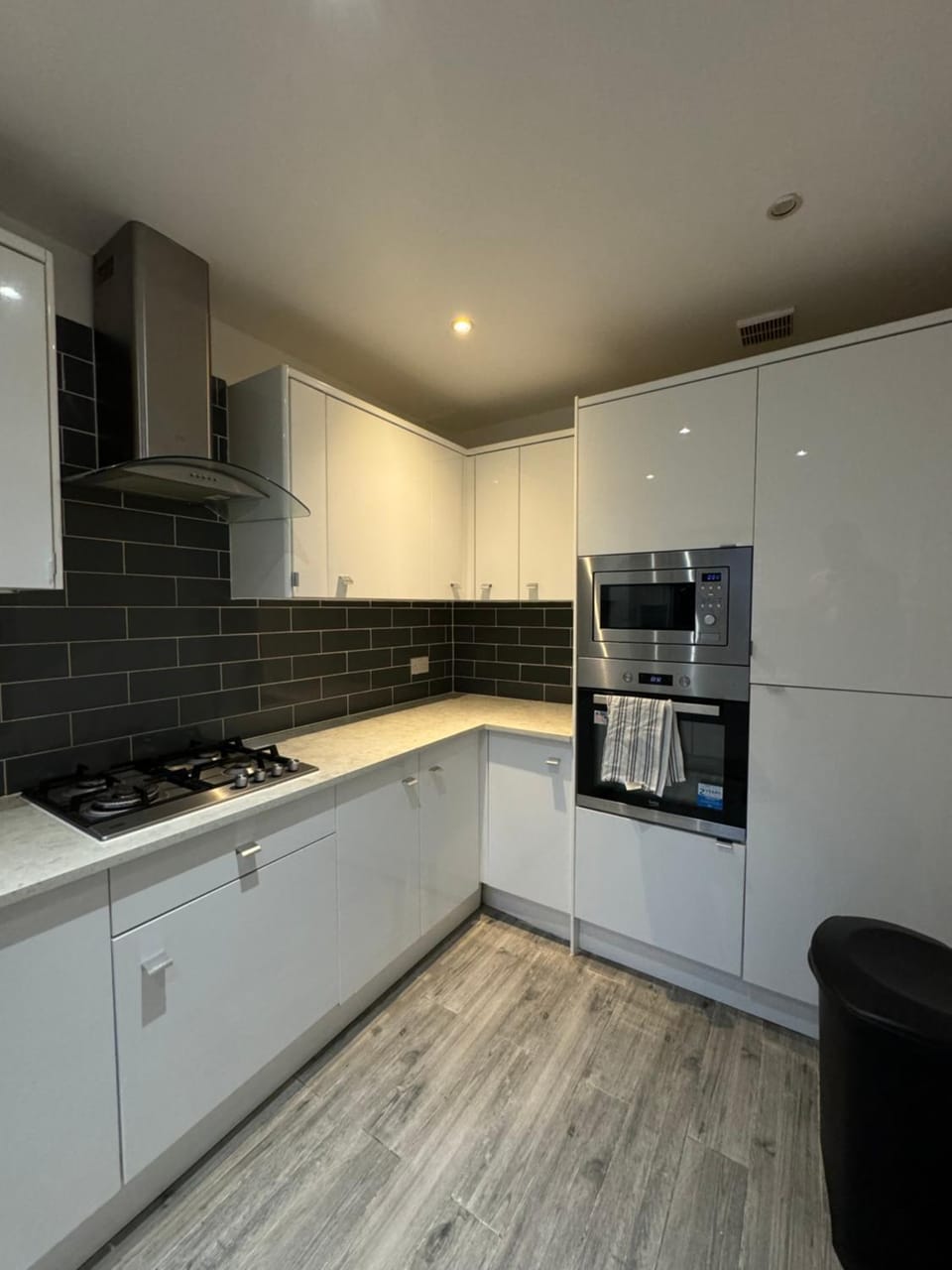 Spacious 3 bedroom Home, with private driveway 5 minutes from Excel Centre & Custom House House in London