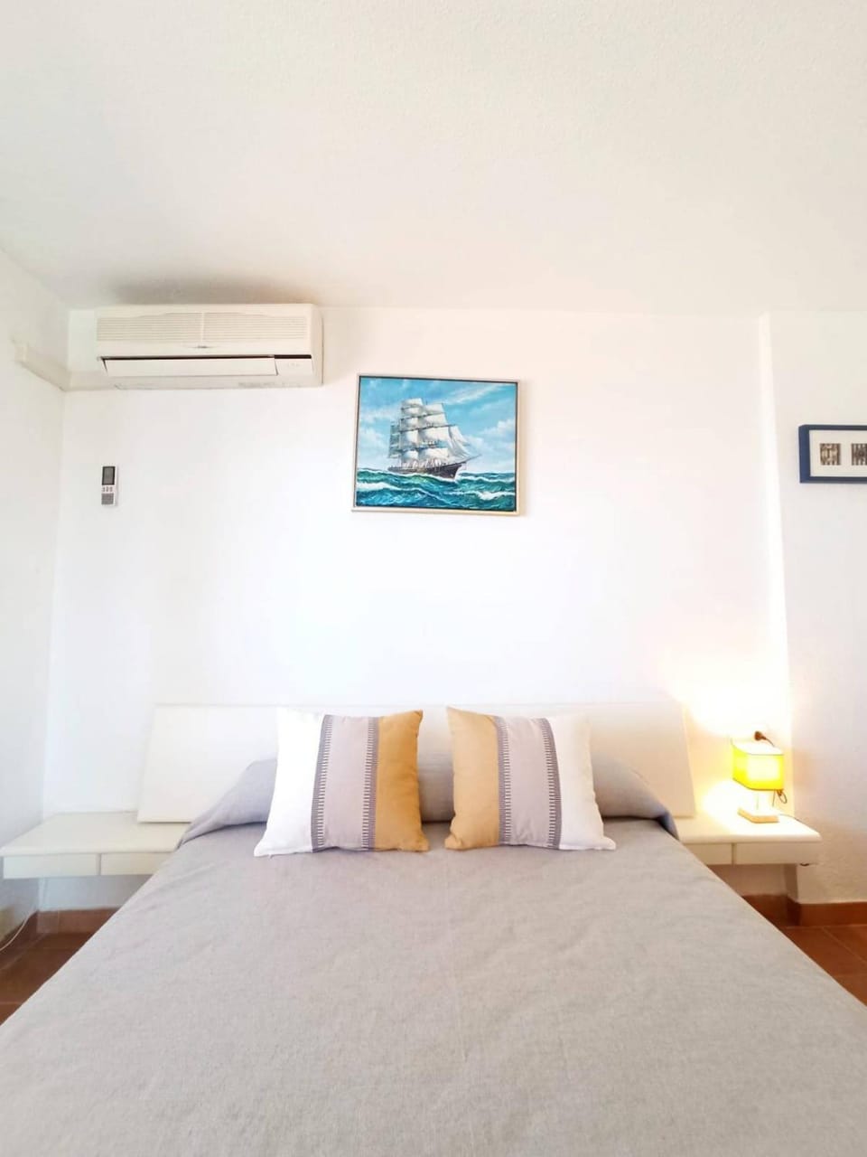 Bed, Photo of the whole room, Bedroom, air conditioner