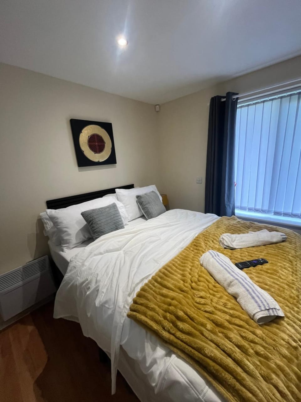 Bed, towels