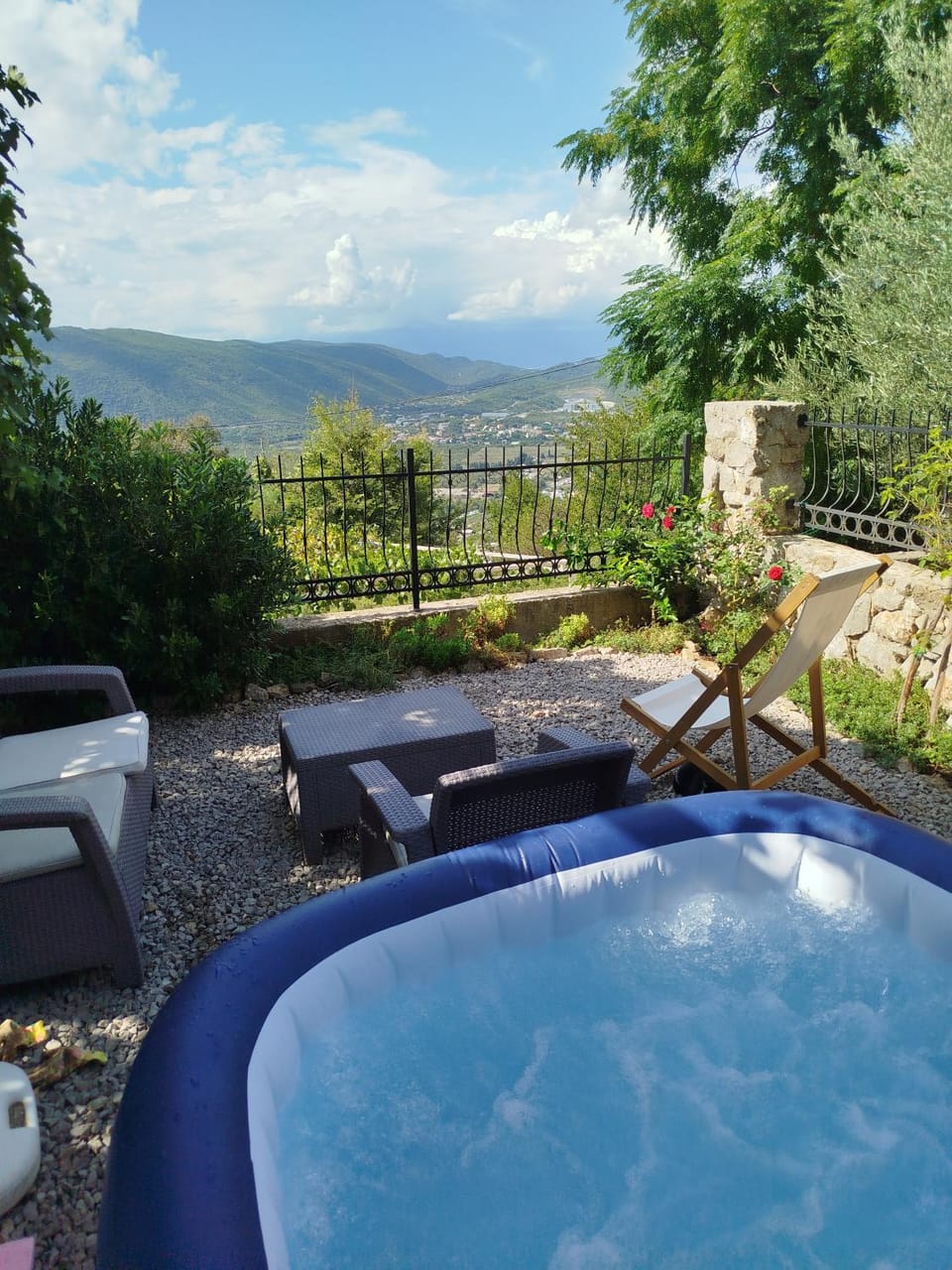 Hot Tub, Hot Tub