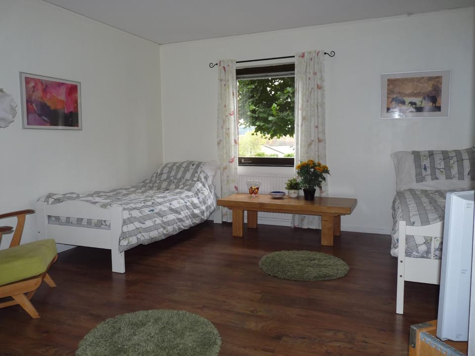 Ekhult Apartments - Ground Floor - Garden and Lake View Apartment in Västra Götaland County