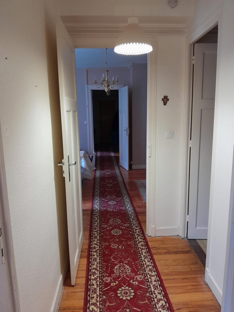VUE DE REVE CHAMBRE dans APPARTEMENT DE STANDING - vous faites le ménage-Very good prices but you have to cle-an th-e flat Apartment in Lourdes