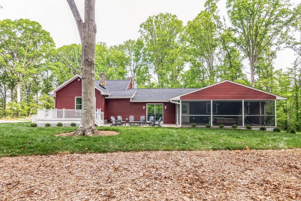 Woodhaven- Your Serene Countryside Escape farmhouse Farm Stay in Shenandoah Valley