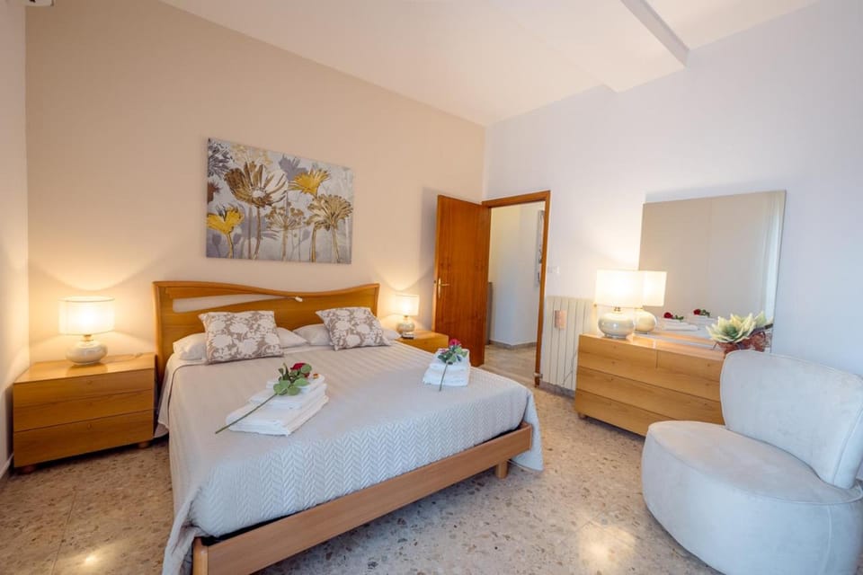 Bed, Photo of the whole room, Bedroom, towels, wardrobe