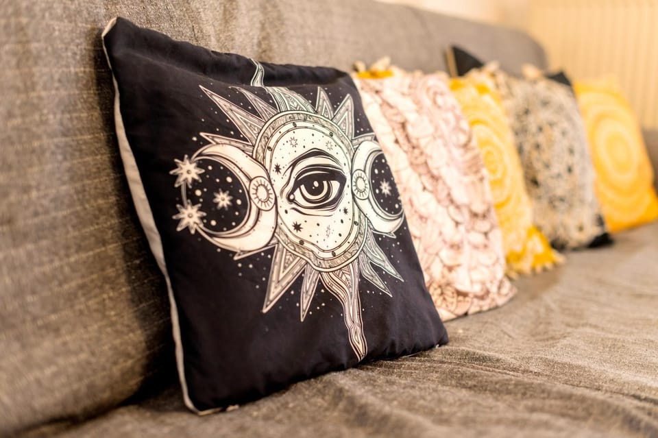 Living room, Seating area