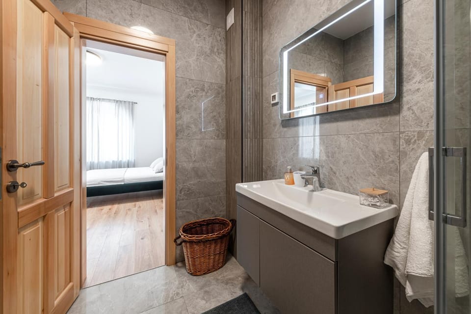 Bathroom, towels