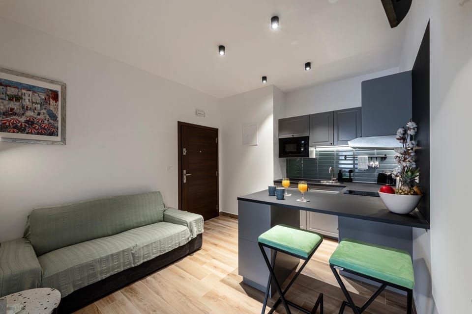 Kitchen or kitchenette, Living room, Seating area, Dining area, pet friendly