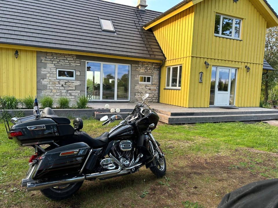 Muhu Kulla Saadu puhkemaja mere ääres Bed and Breakfast in Estonia
