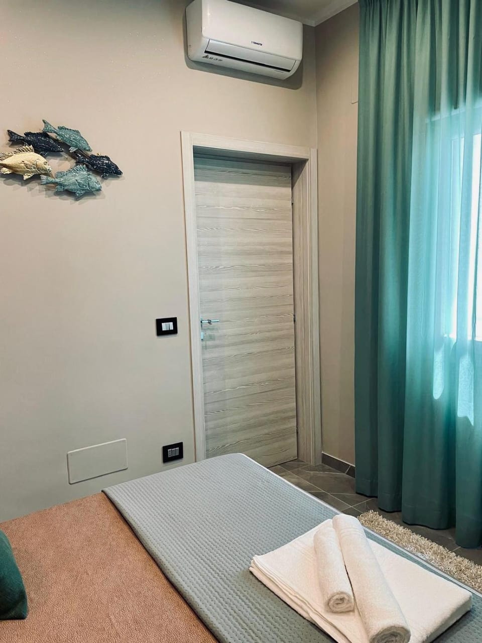 Bed, Photo of the whole room, Bedroom, towels, air conditioner