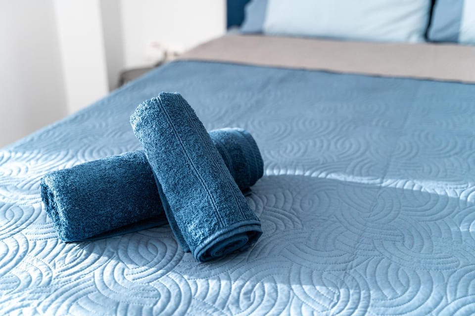 Bed, Bedroom, towels