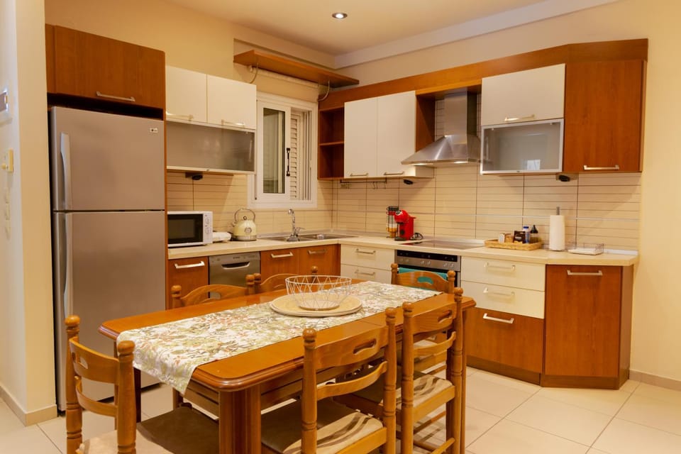 Dining area, kitchen