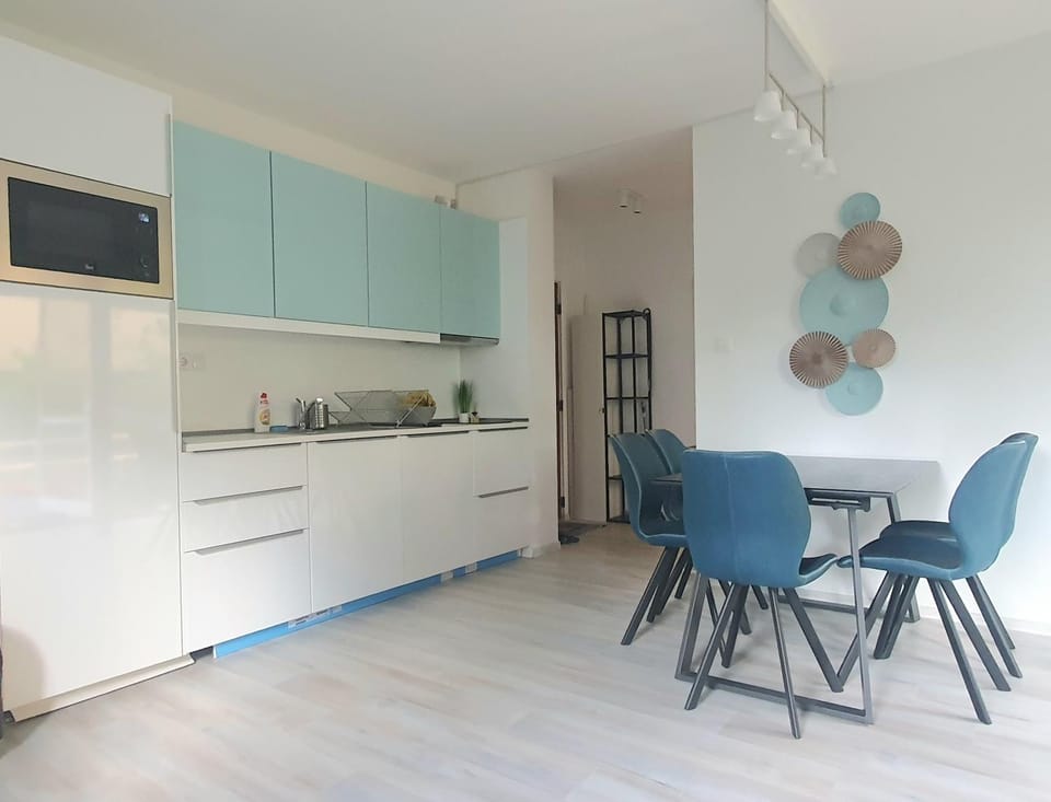 Kitchen or kitchenette, Living room, stove