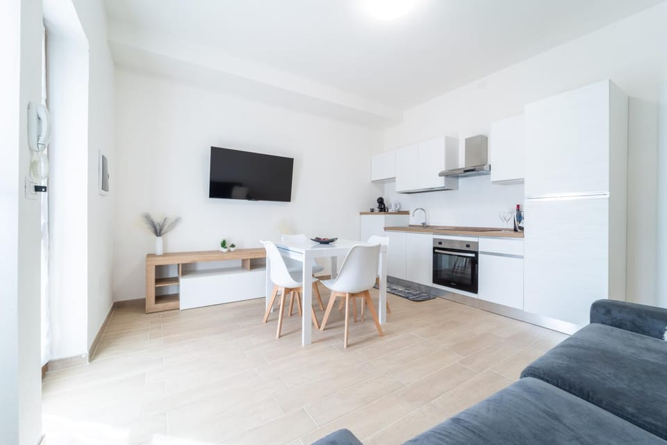TV and multimedia, Kitchen or kitchenette, Living room, Dining area, oven, stove